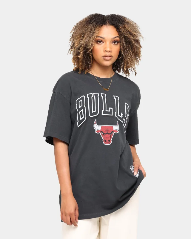 Mitchell & Ness Chicago Bulls Keyline Logo Vintage T-Shirt Faded Black Elegant Classic Vintage Mitchell & Ness Chicago Bulls Keyline Logo Vintage T-Shirt Faded Black Elegant Classic Vintage