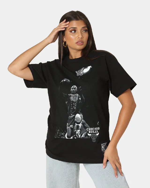 Mitchell & Ness Chicago Bulls Dennis Rodman Photo Real Vintage T-Shirt Vintage Black Cashmere Blend Cotton Blend Poly Blend Mitchell & Ness Chicago Bulls Dennis Rodman Photo Real Vintage T-Shirt Vintage Black Cashmere Blend Cotton Blend Poly Blend