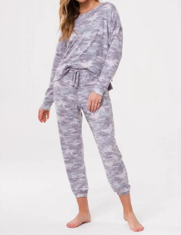 High Low Sweatshirt In Cozy Camo Hoodie with Set-In Sleeves Structured Classic